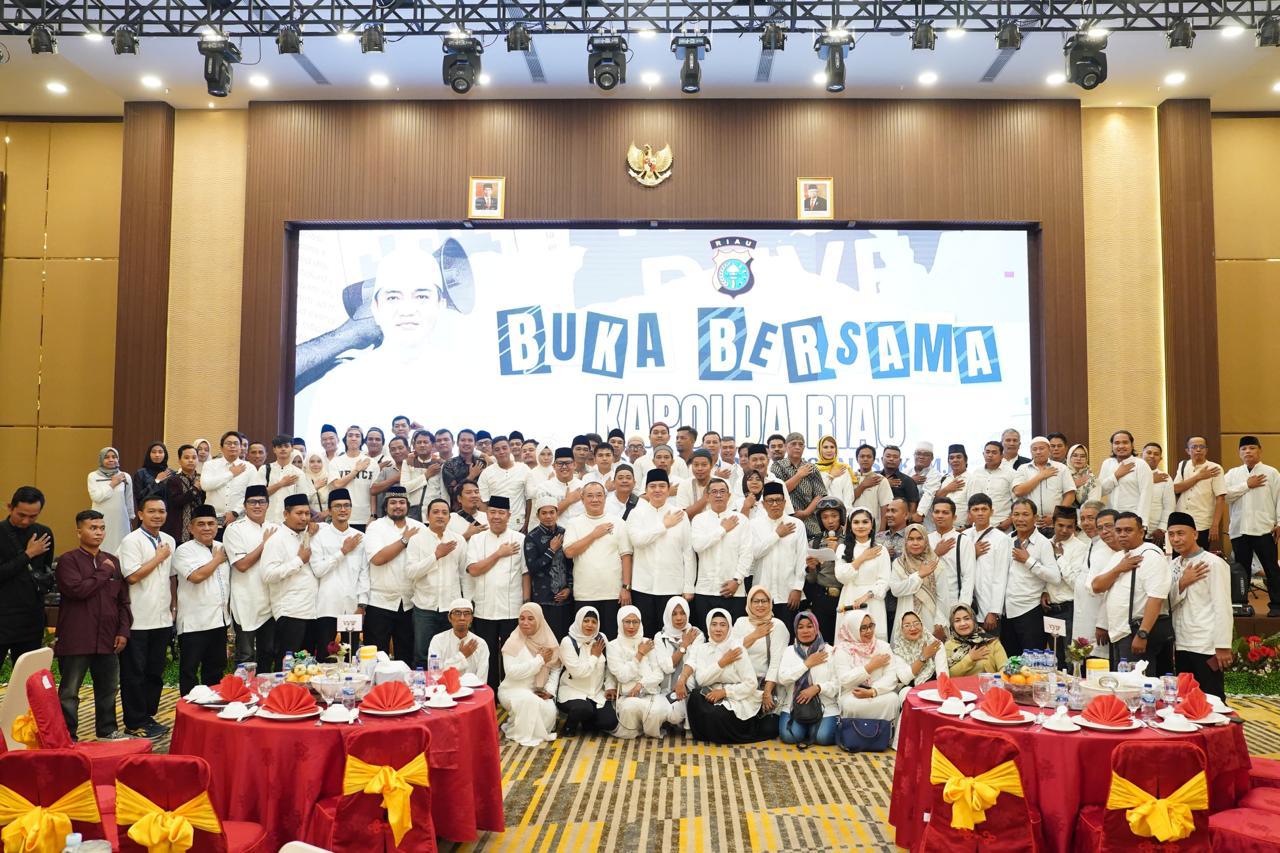 Kapolda Riau Inisiasi Silaturahmi dan Buka Puasa Bersama Insan Pers Wartawan Mitra.